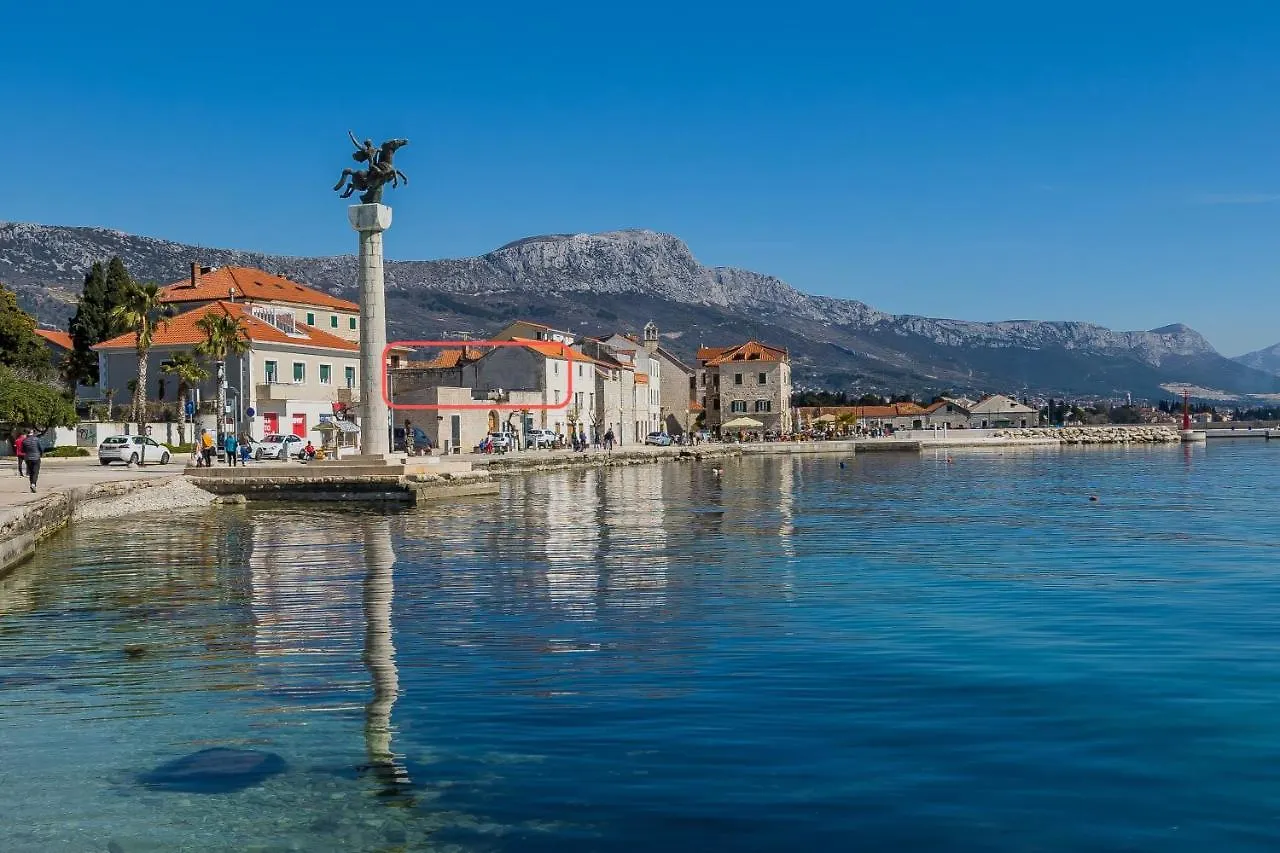 A2 - Spacious Apt On Seafront With The Sea View Kaštela Apartmán