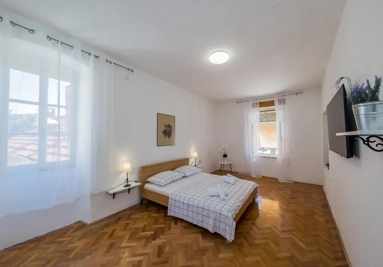 A2 - Spacious Apt On Seafront With The Sea View Kaštela