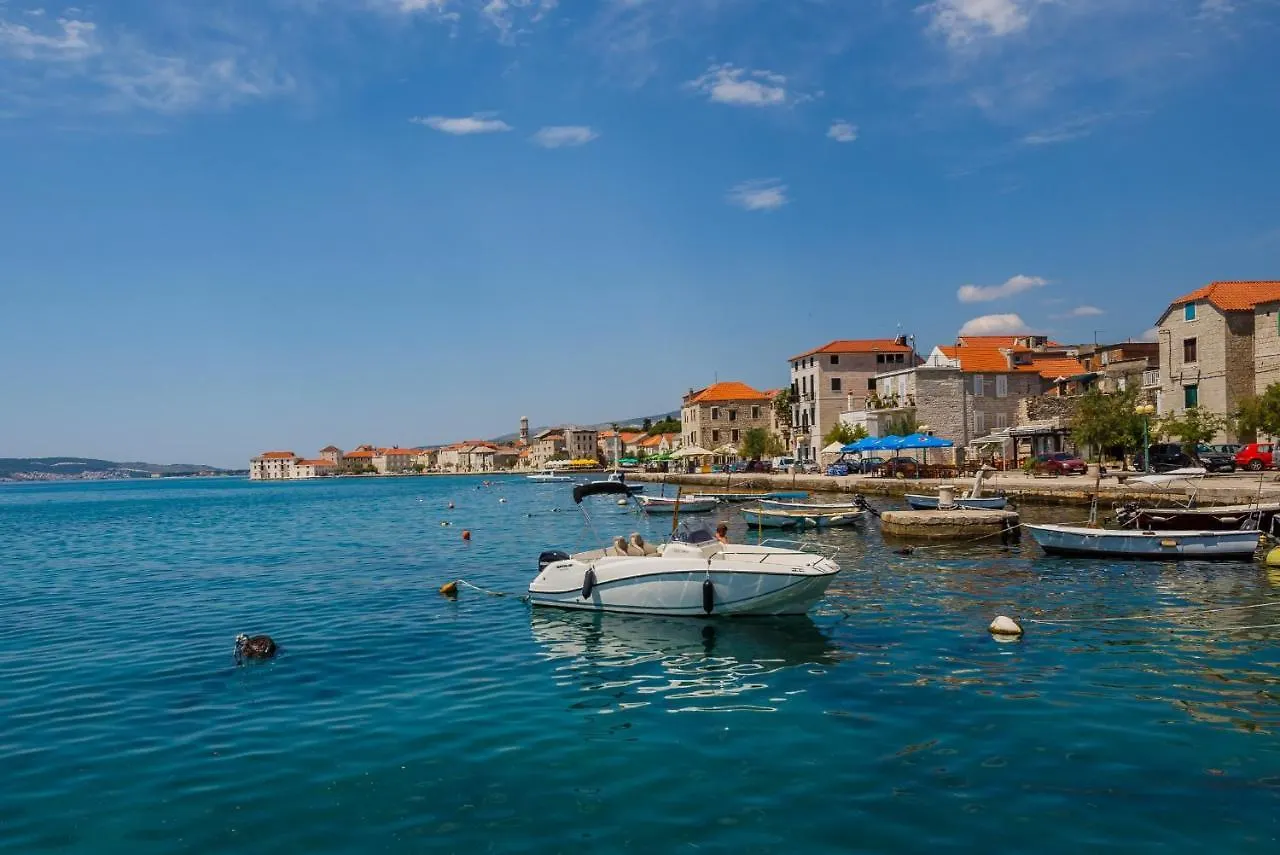 A2 - Spacious Apt On Seafront With The Sea View Kaštela Chorvatsko