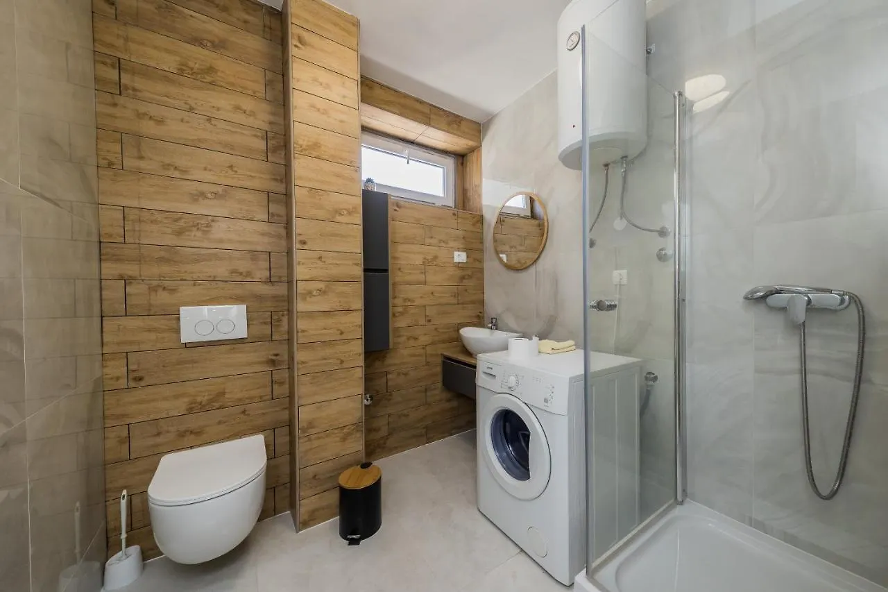 A2 - Spacious Apt On Seafront With The Sea View Kaštela Apartmán